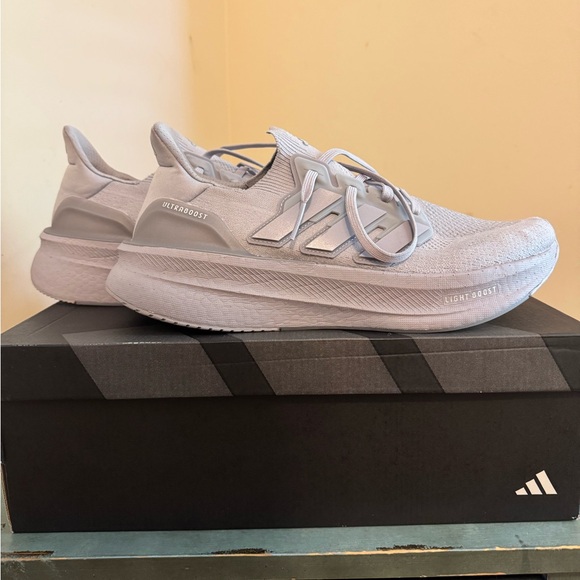 Adidas Ultraboost 5 (11.5 M) - Picture 3 of 6
